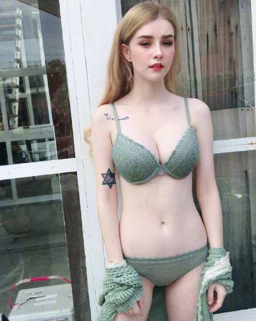 &ldquo;Call Her Daddy&rdquo; Host Alex Cooper Names SILA as Favorite Vibrator